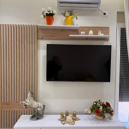 Classy Loui 2 Apartment Durres